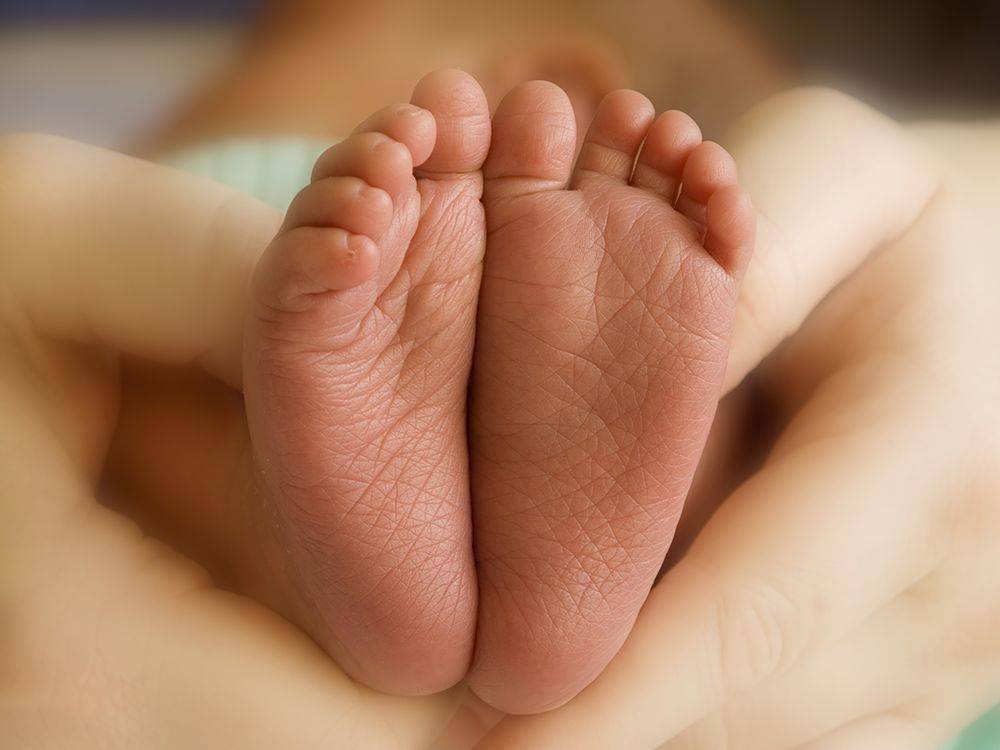 宝宝出生第一周护理要点,新手爸妈看过来!_新生儿