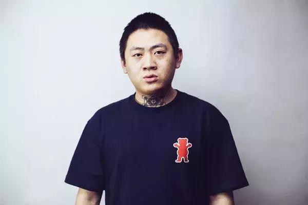 "从零几年开始吧,记不太清了",派克特告诉小娱,那几年国内说唱的状况