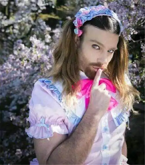 女装大佬是什么意思女装大佬是男人还是女人