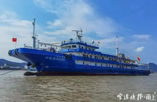 中国宁波网 新闻中心 首页精彩图片  在蔚蓝的大海上享受海钓的乐趣