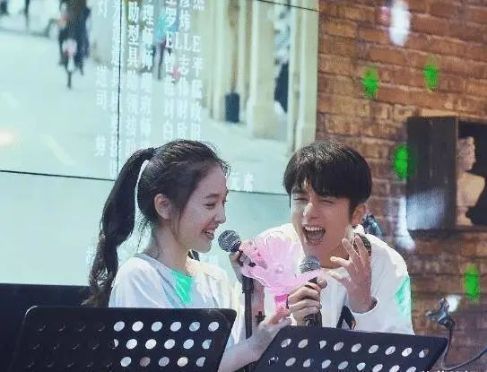 吴倩张新成拍吻戏,两人姿势太入戏,张雨剑的"屋顶"着火了?