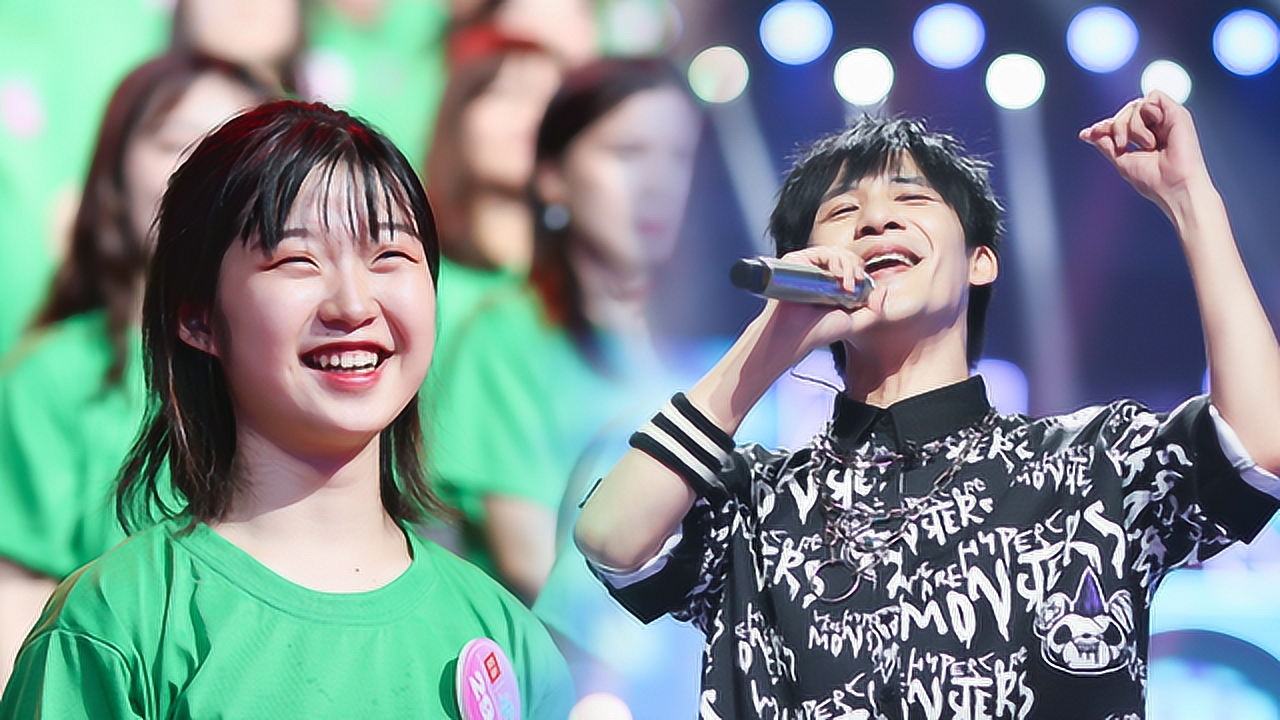 倍儿爽!大张伟和300个人一起唱神曲,这场面太震撼了