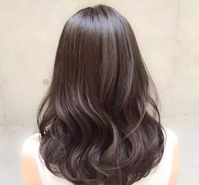 不知道你有没有被这样的发型迷倒呢?小编已经在理发店