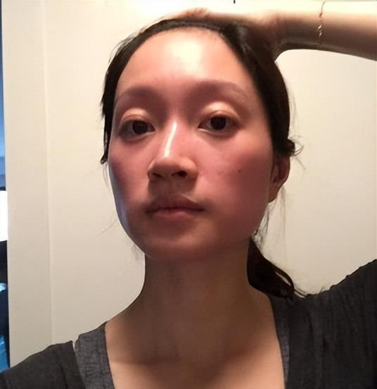 40岁沈佳妮晒素颜照,皮肤松垮,眼角细纹明显,网友:稍微打扮吧_女明星