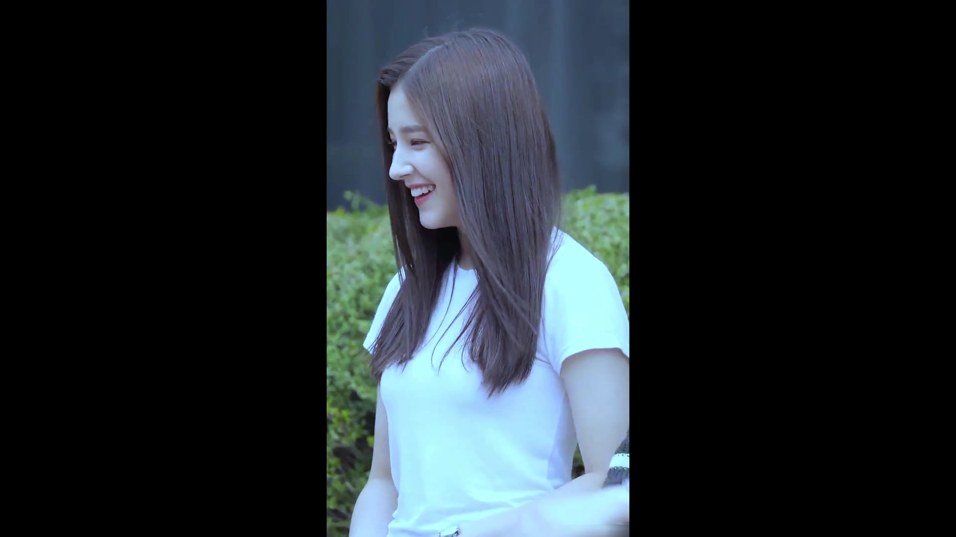 韩国女团momoland颜值担当南希洁韦儿麦多尼