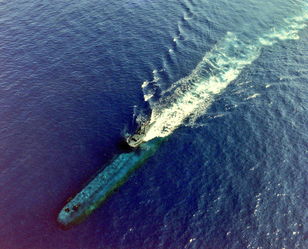 科纳布鲁克号潜艇重返海洋1930年4月30日服役当天的日本驱逐舰绫波