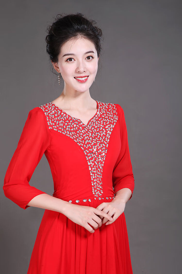 合唱团演出服成人女新款晚礼服中老年大合唱独唱现代舞台长裙红色串珠