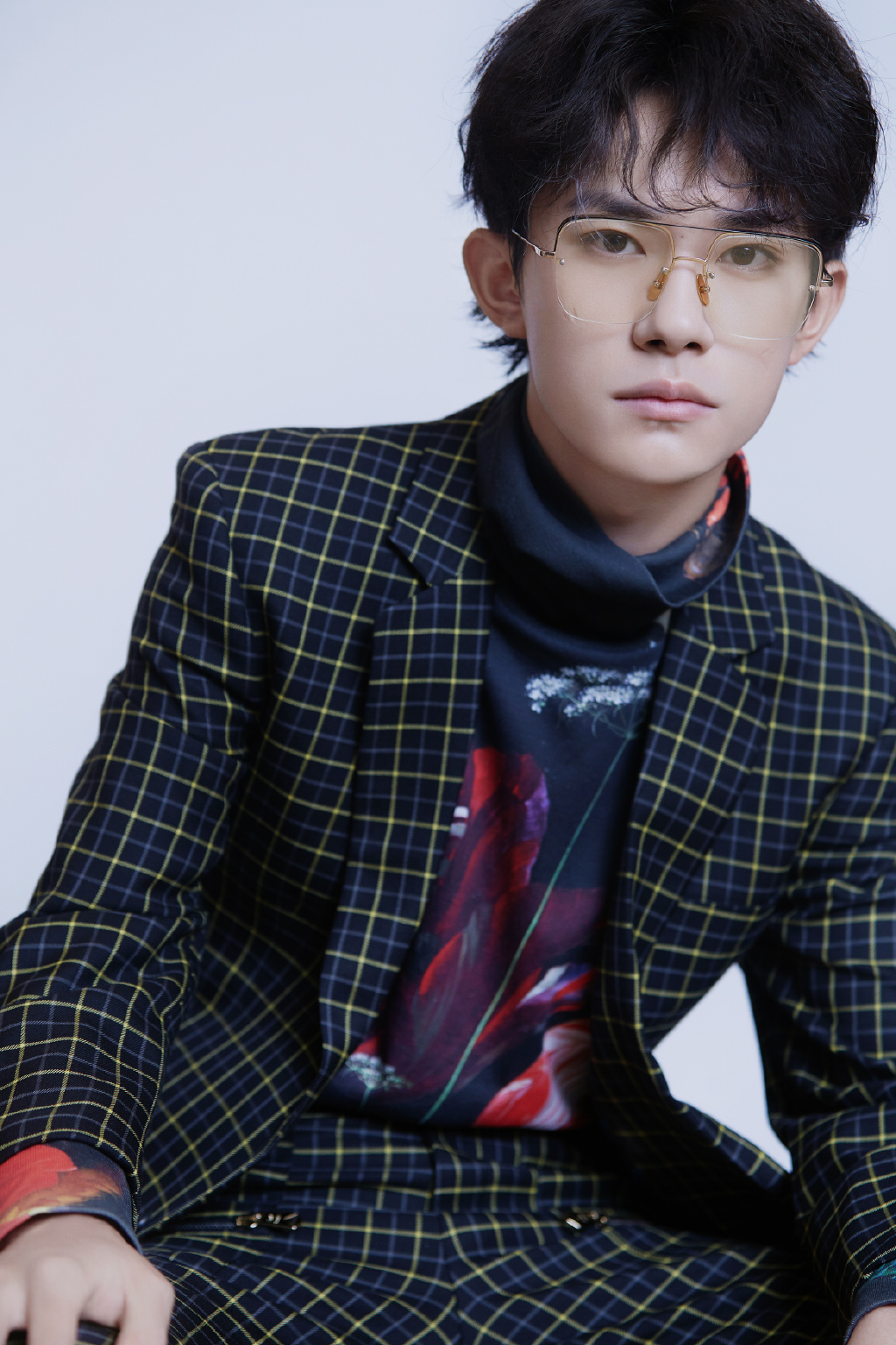 易烊千玺格纹西装帅气图片28