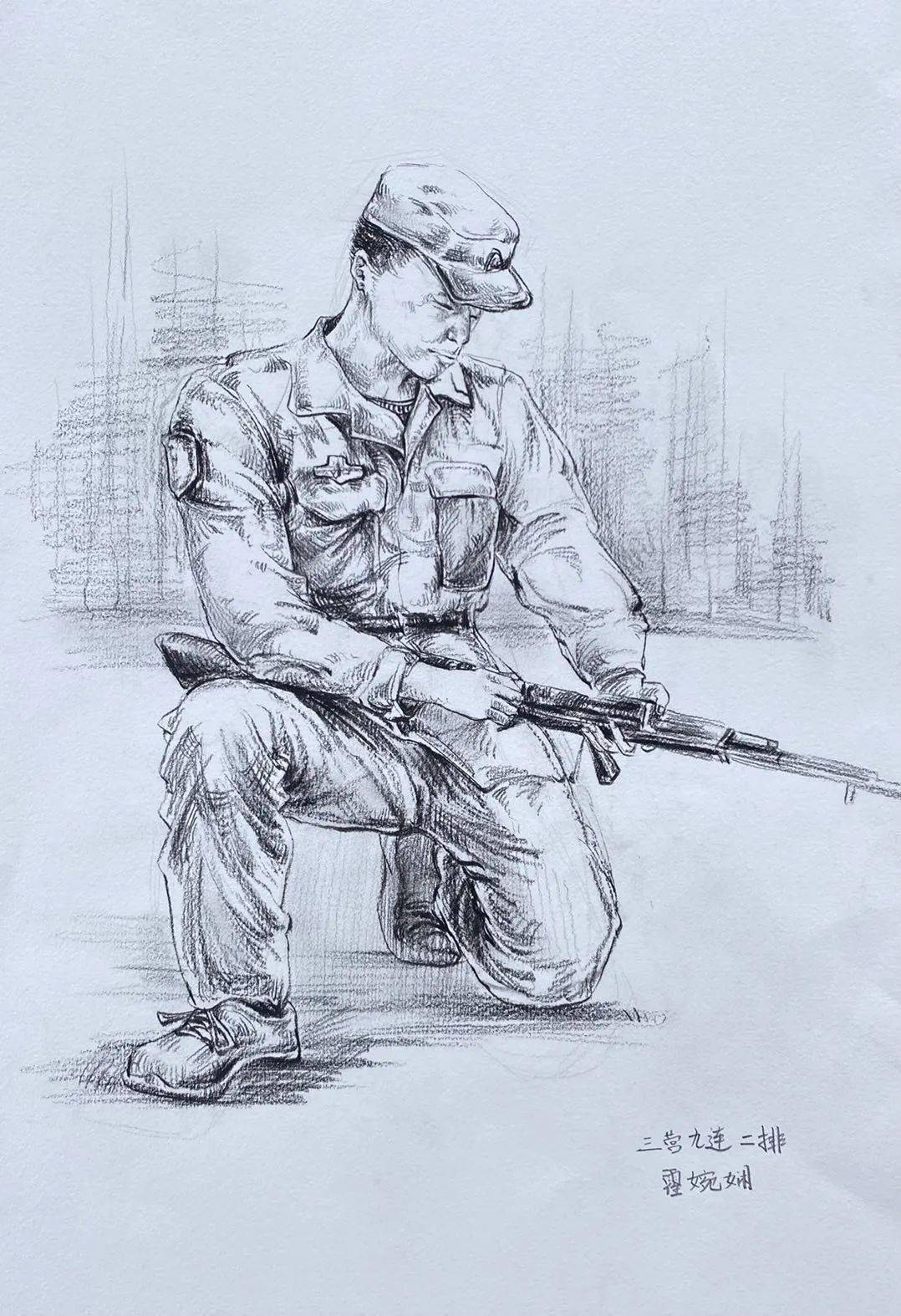 新生专栏丨苦练军事技能共抒报国情怀