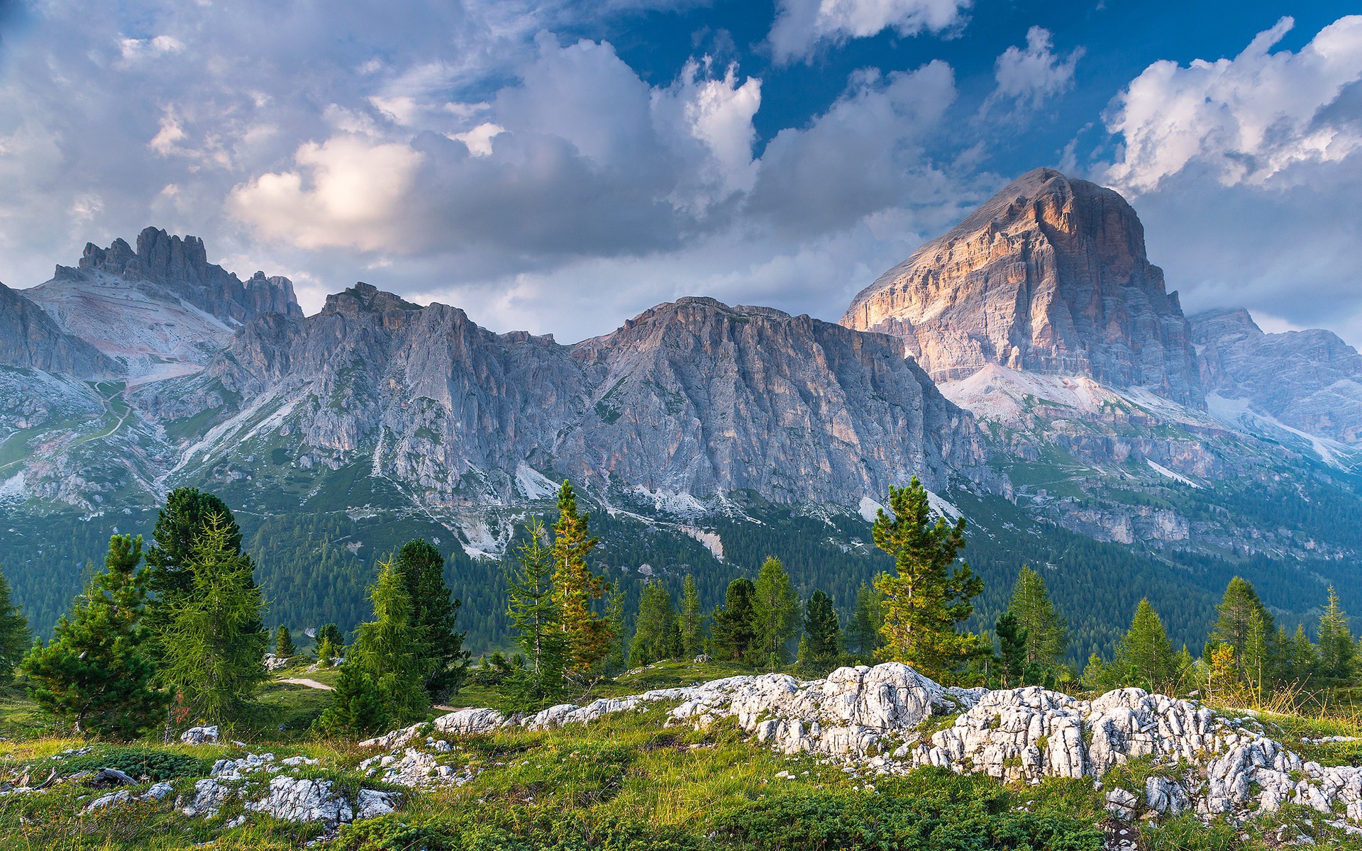 意大利白云石山自然风景图片壁纸