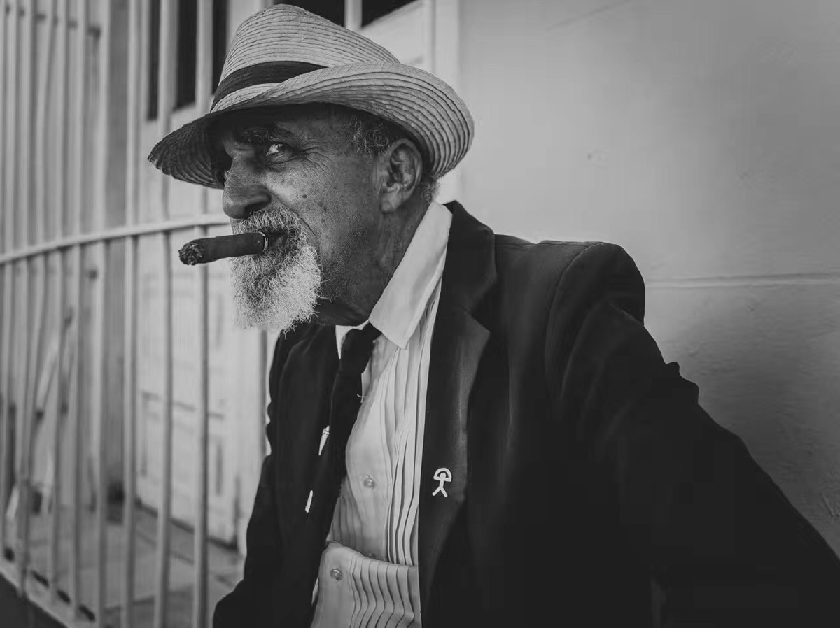 喜欢抽雪茄的古巴老人,哈苏x1d拍摄于圣地亚哥