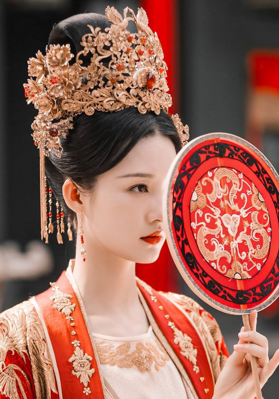 赵丽颖的嫁衣鞠婧祎的嫁衣哪位女明星的古装嫁衣惊艳了你