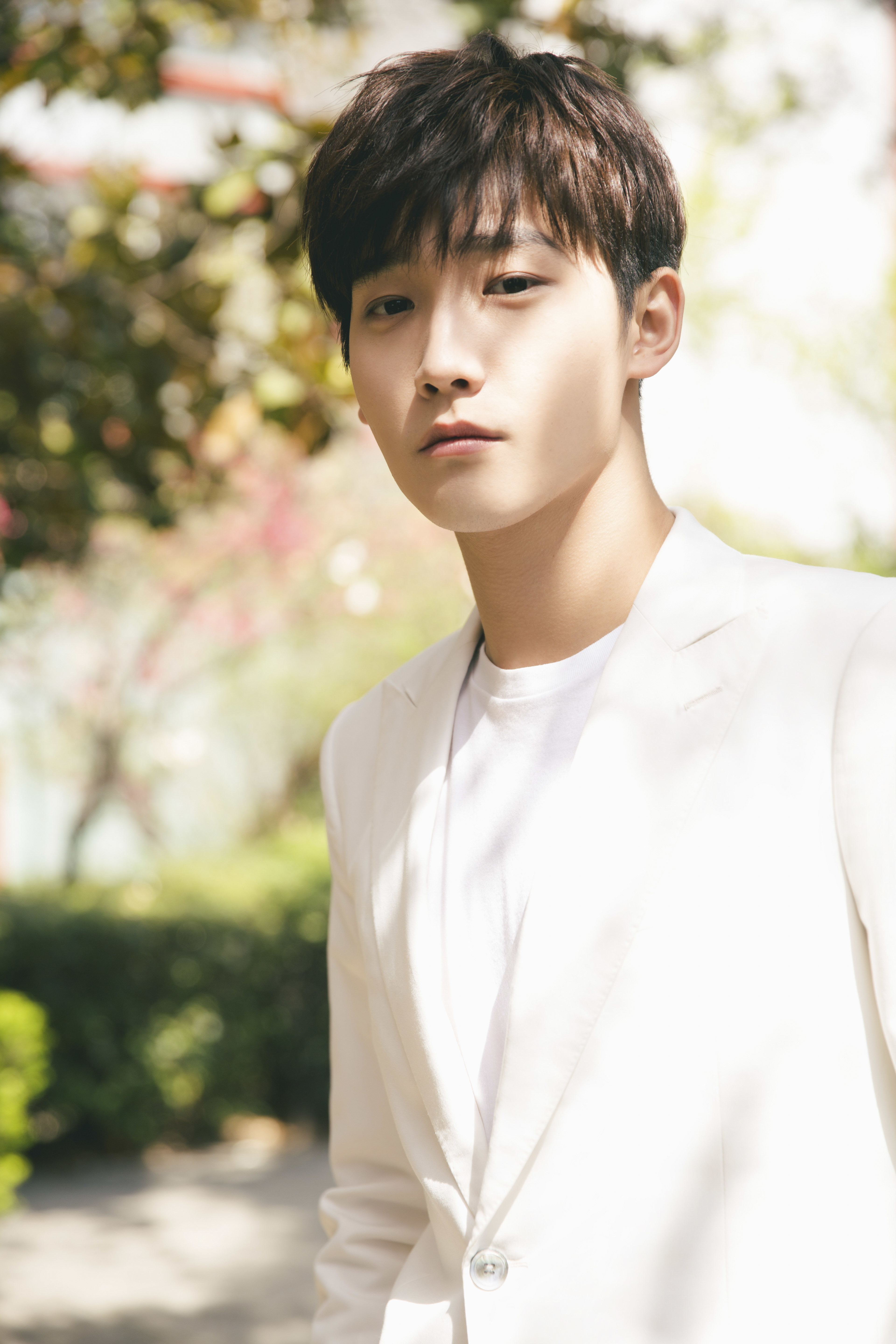 邢昭林春日写真曝光清俊儒雅温暖少年