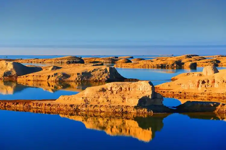 青海大柴旦水上雅丹.大自然误会的奇迹!