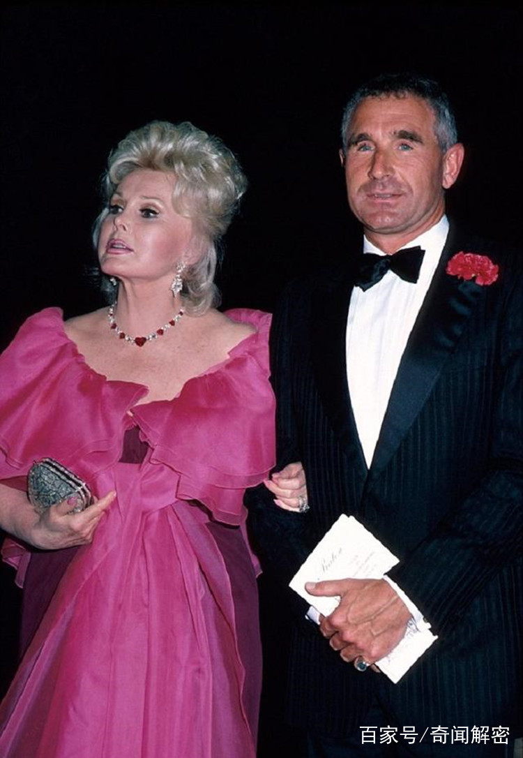 莎莎·嘉宝一生之中有过八次婚姻,历任丈夫包括旅馆业大亨希尔顿和曾