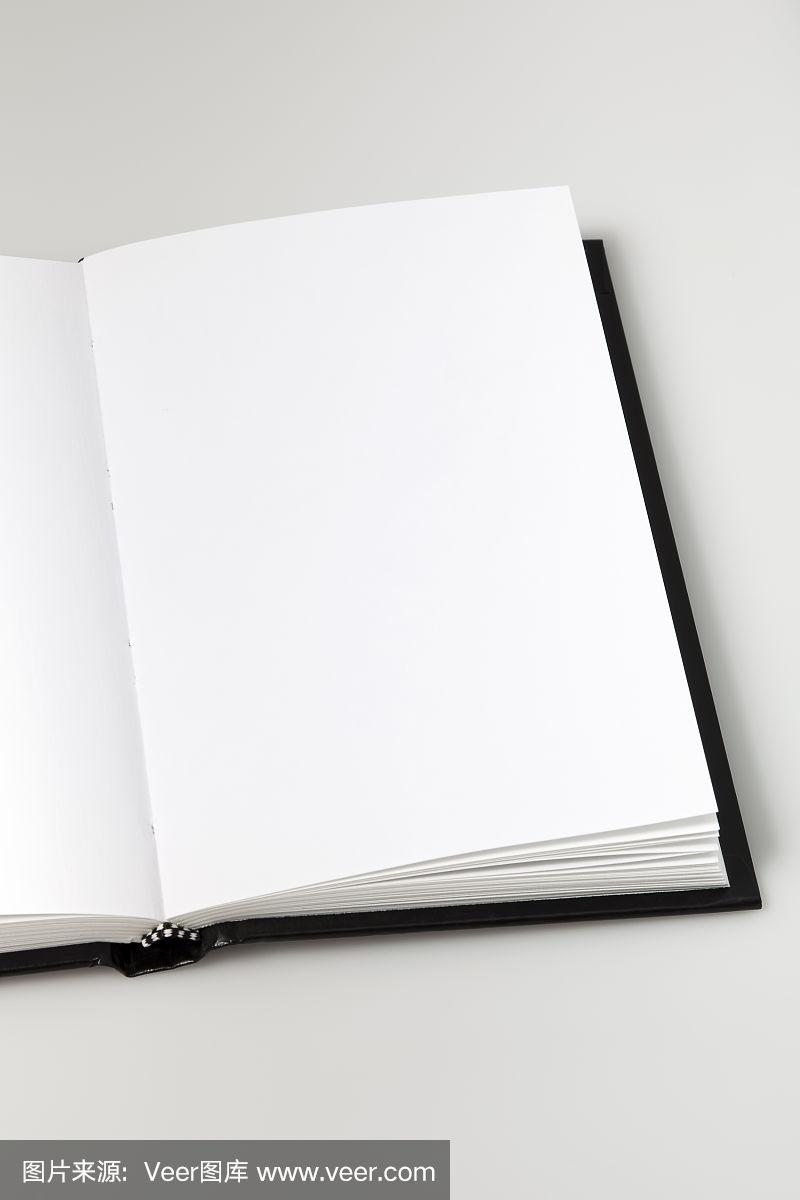 打开空白页的书