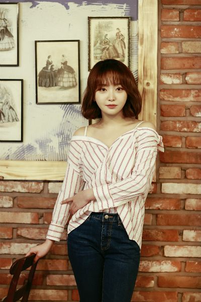 原名裴振英(         ),1993年2月19日出生于韩国,韩国女歌手