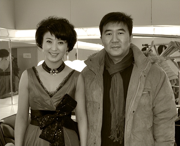 还在闫学晶和林越婚姻甜蜜时,他们就和马明东相识了,三人都是好朋友