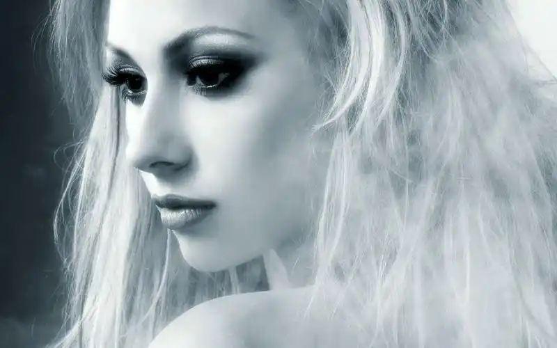 黑白感.森林中的精灵女神