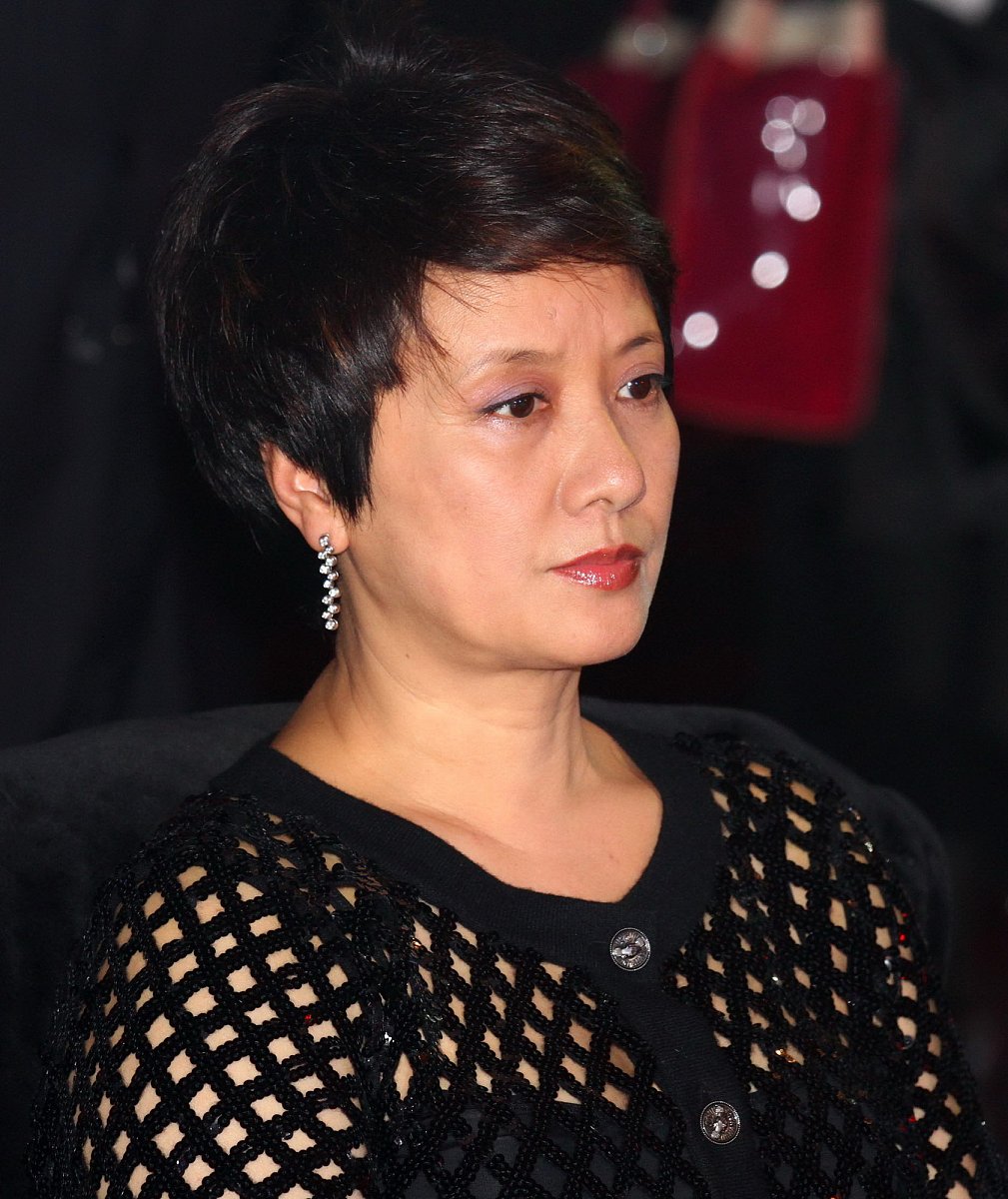 演员邓婕,进入红楼梦剧组之后,忐忑不安.