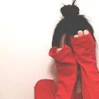 双手捂脸头像女生