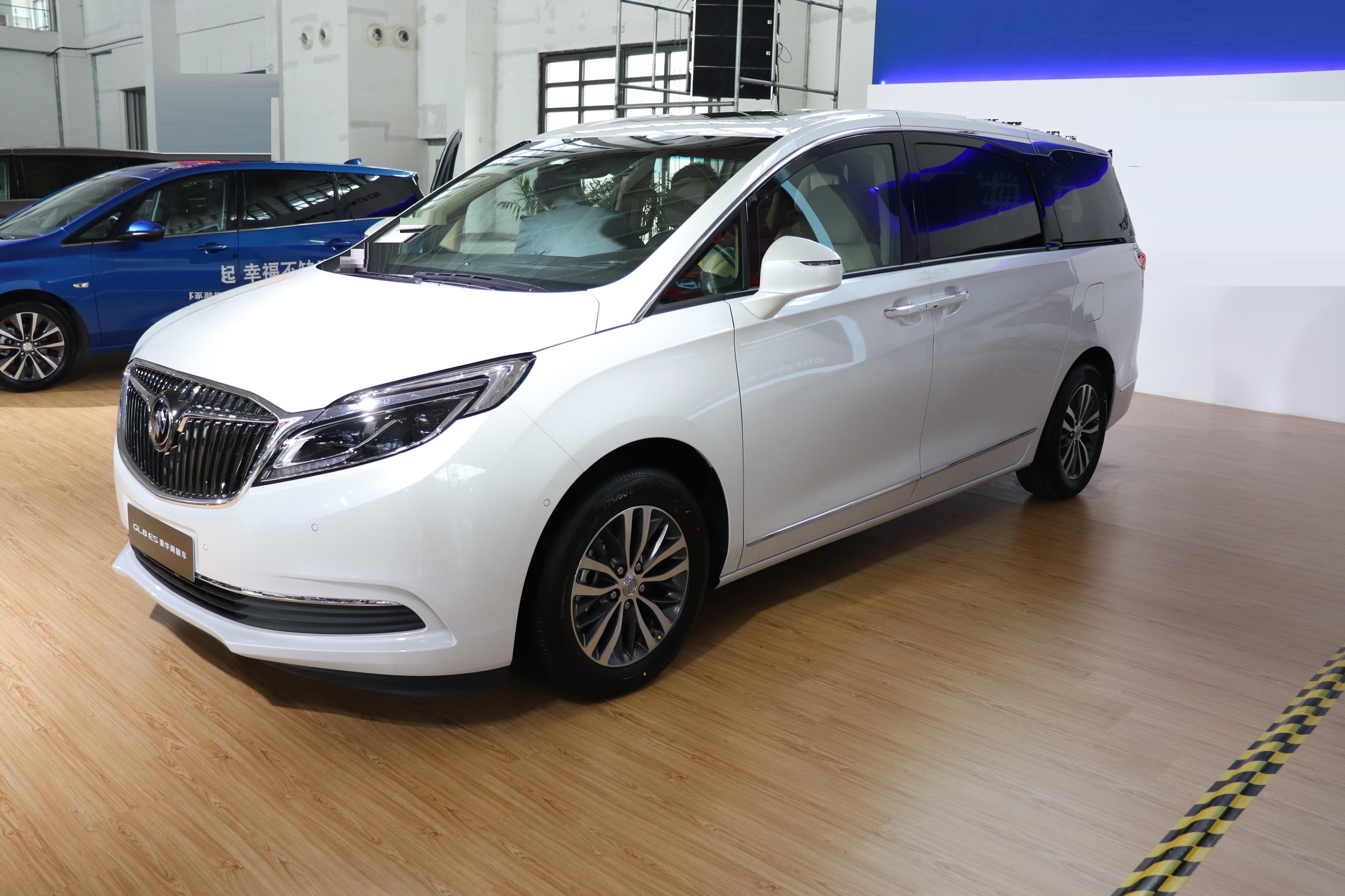 相比更像埃尔法的别克gl8雅典娜为什么更建议考虑低配gl8