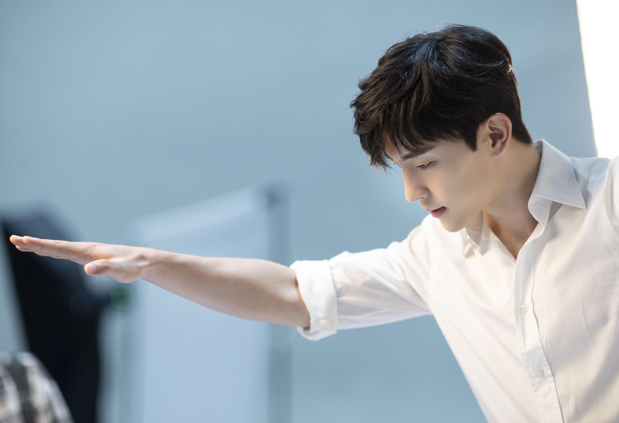 有好看的邓伦壁纸分享吗