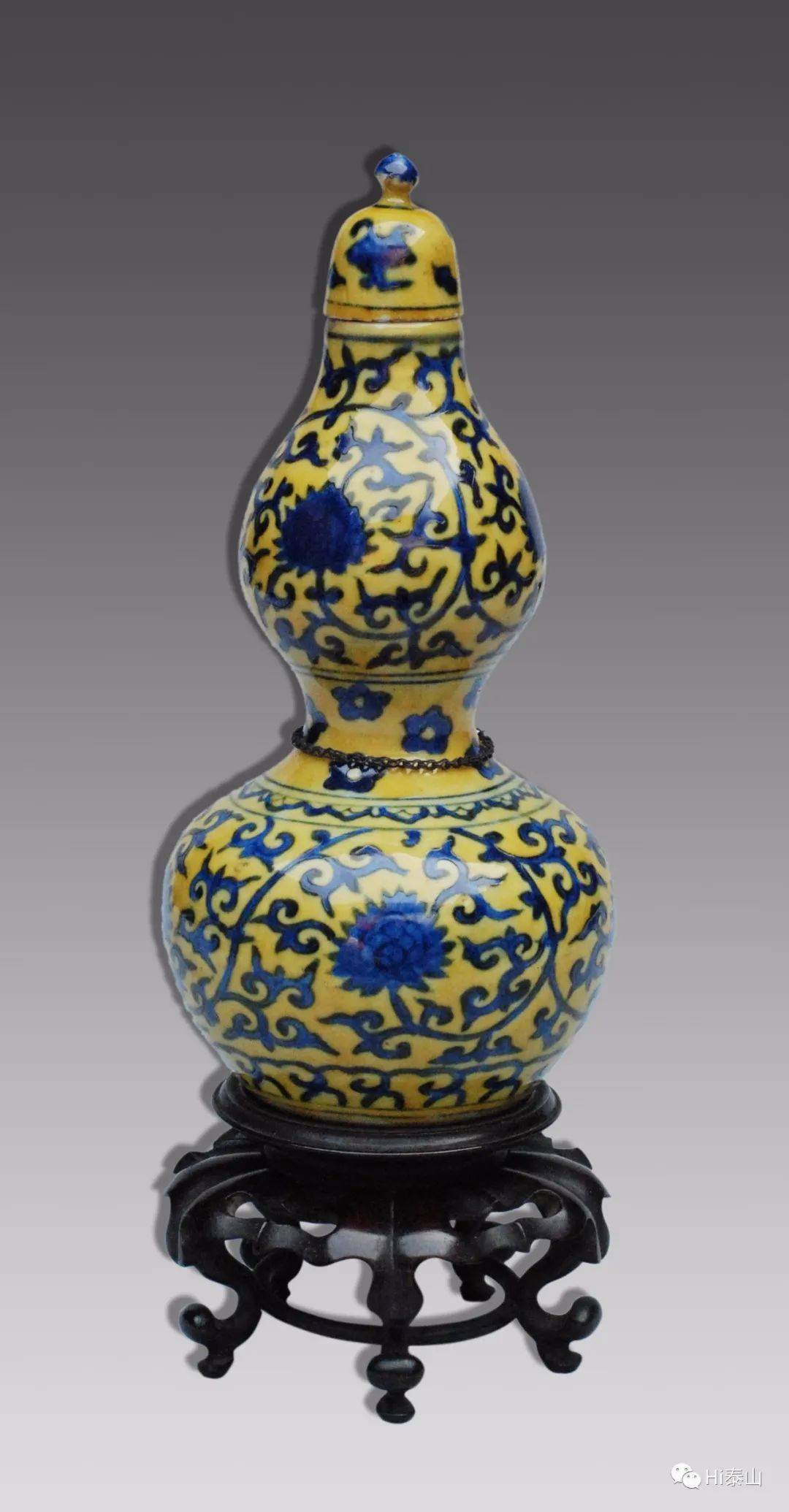 黄釉青花葫芦瓶明嘉靖(公元1522-1566年)