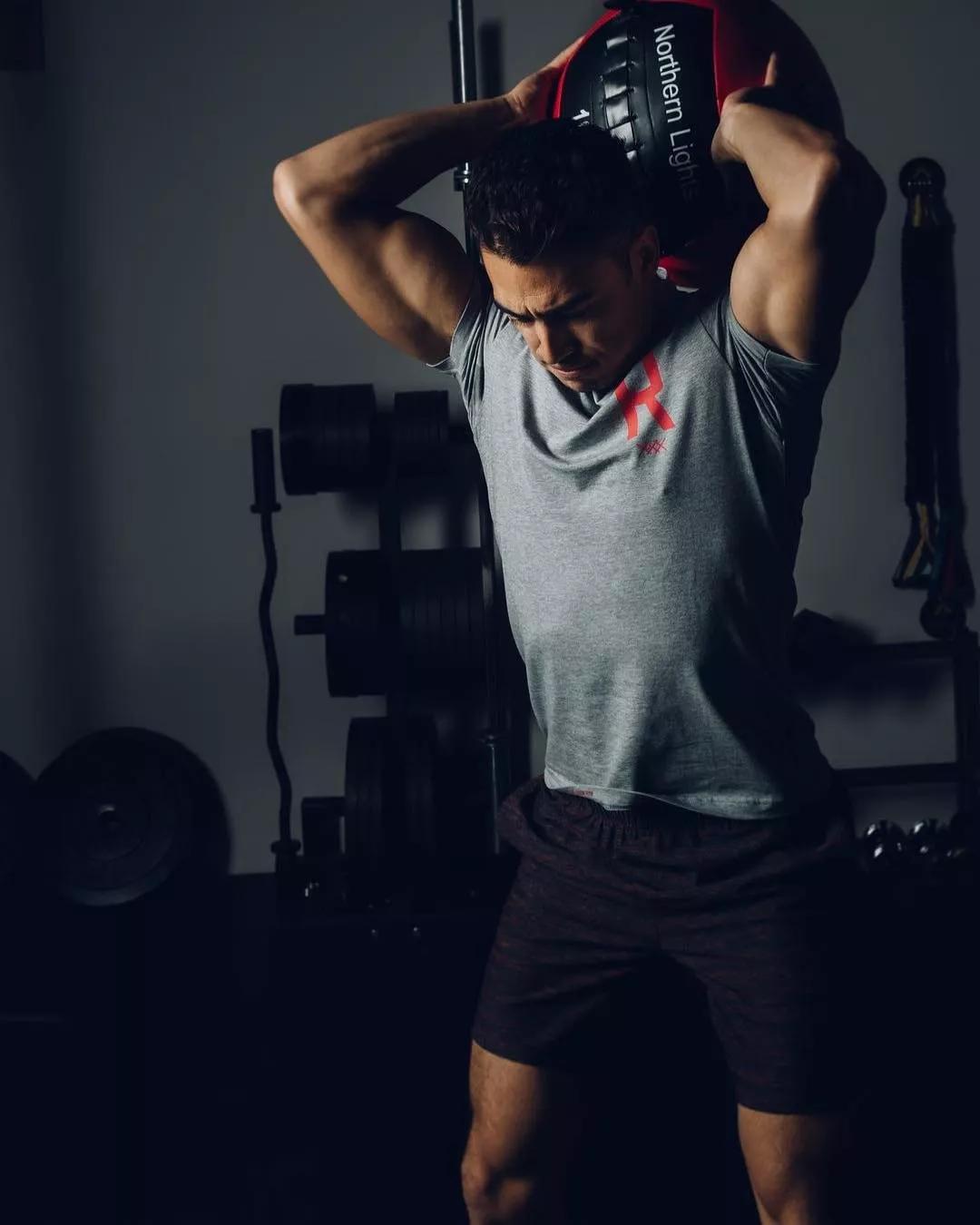 健身房男人心中的t台战场