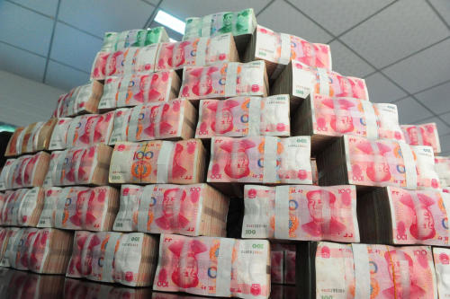 4 1000万现金码成"小山" 农民工领工资