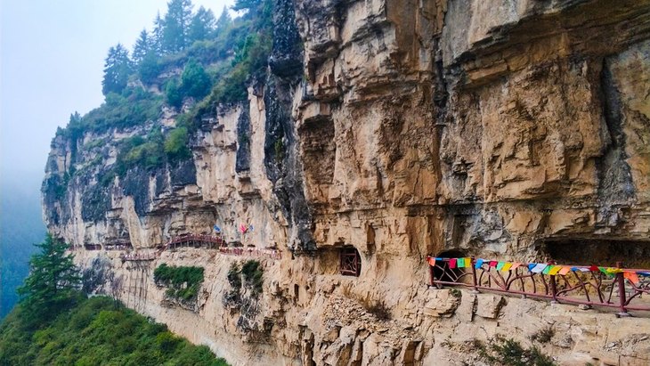 芦芽山悬崖栈道