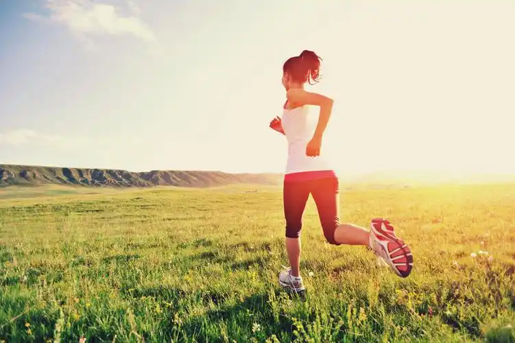 运动员背影图片