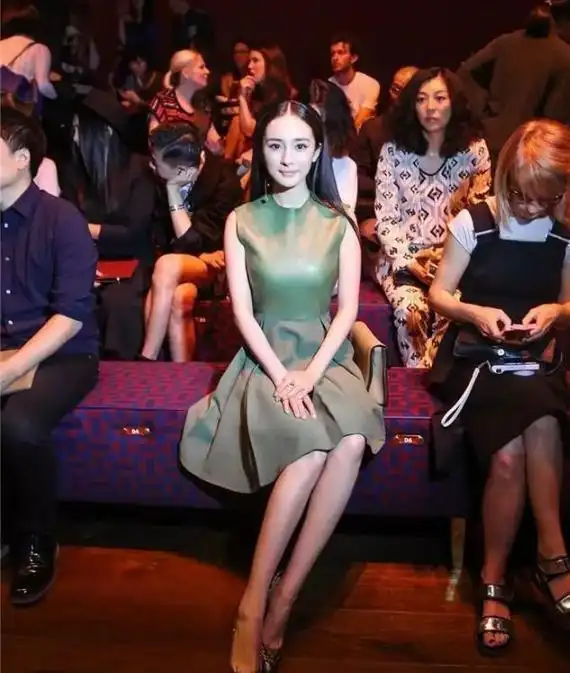 产后复出的女星:杨幂宛若少女,姚晨无戏可拍,唐嫣胖到不敢认!