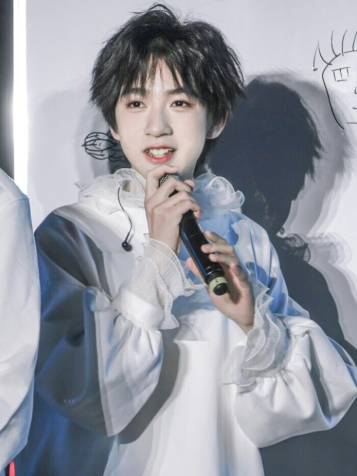 贺峻霖绝美图片 下期发全员