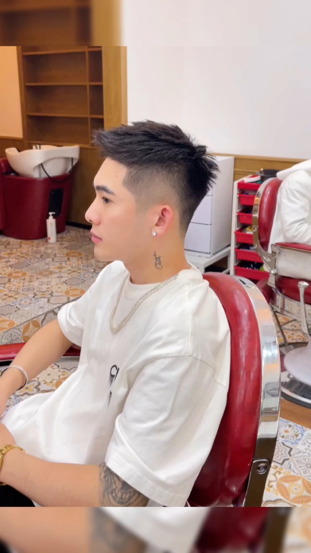 男生免打理干净阳光短发发型