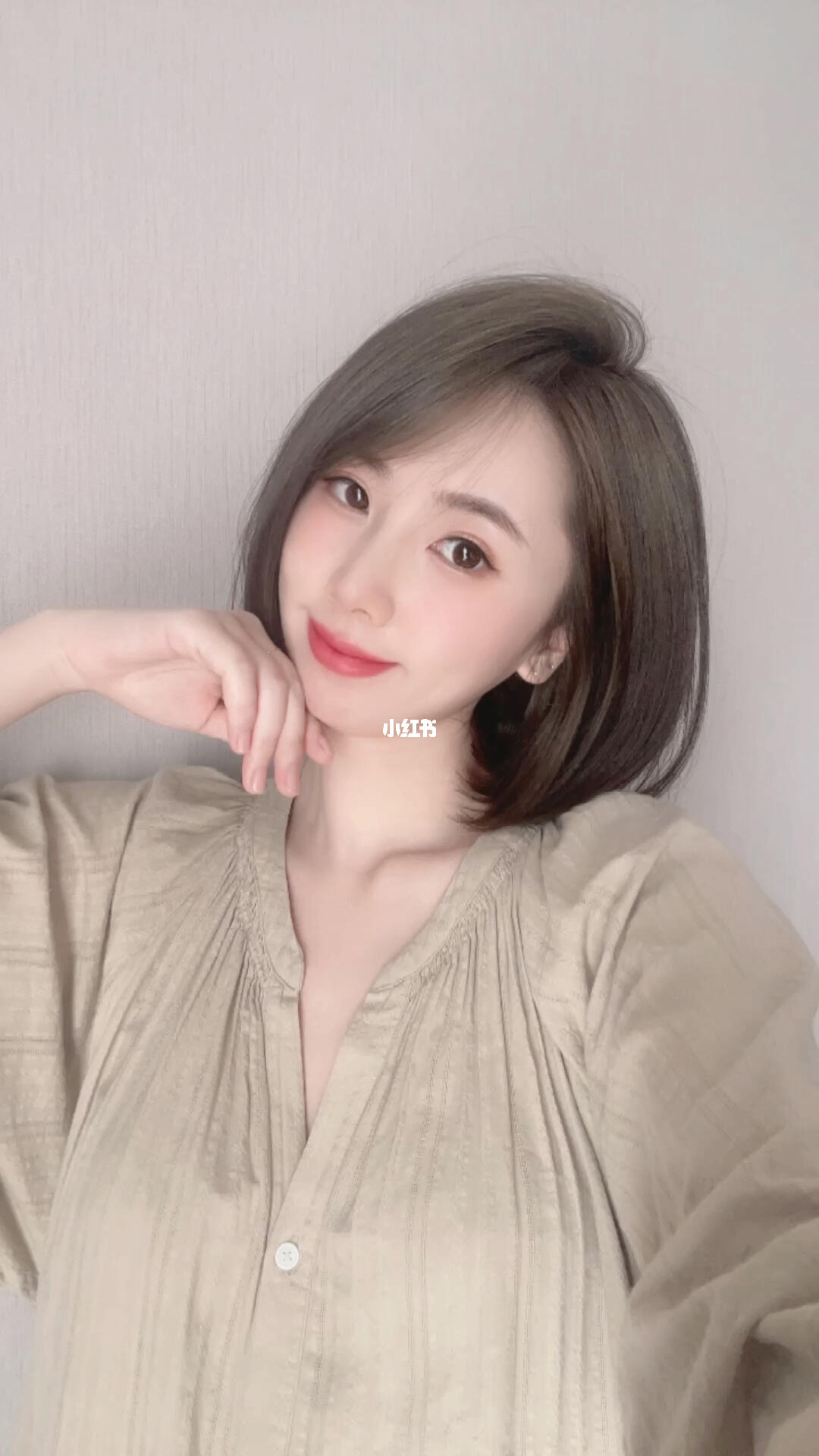 让人无法抗拒的减龄短发颜色也巨显白