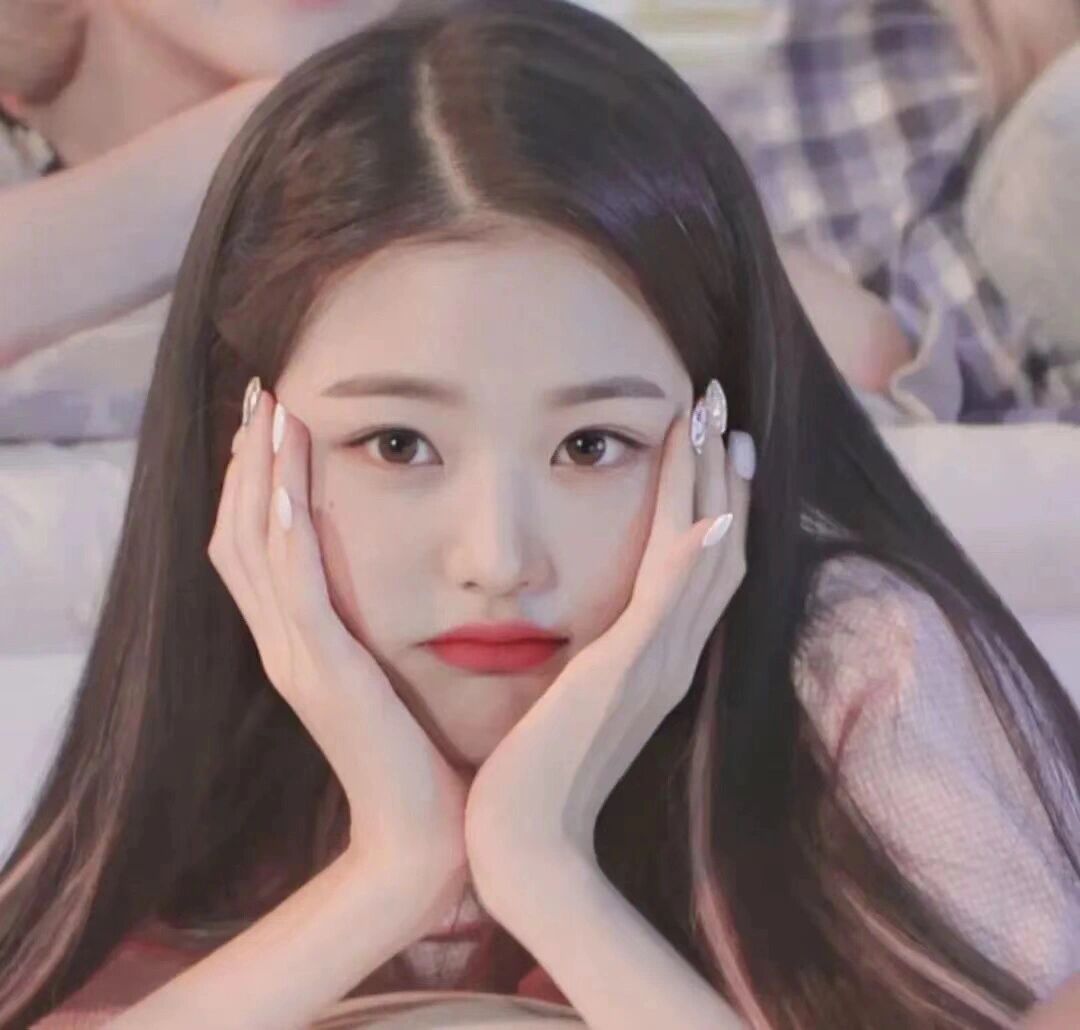 6015张小圆izone时期的头像真的好甜9506 	    	 每日一更