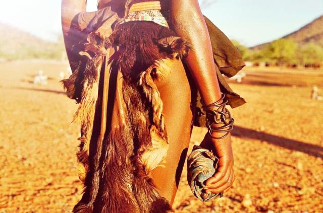 转载自百家号             在非洲的纳米比亚北部生活着一支远离现代