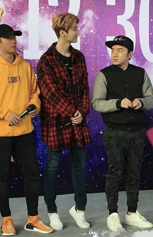 尴尬!娱乐圈矮个男星,黄晓明袜子暗藏玄机,鹿晗身高也有bug?