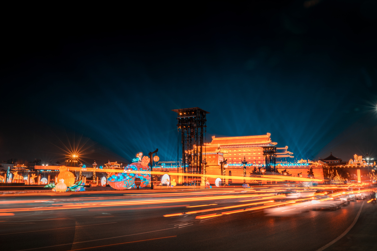 《春节里的西安南门》