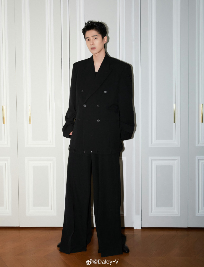 v-style##刘昊然原来穿的是高跟鞋