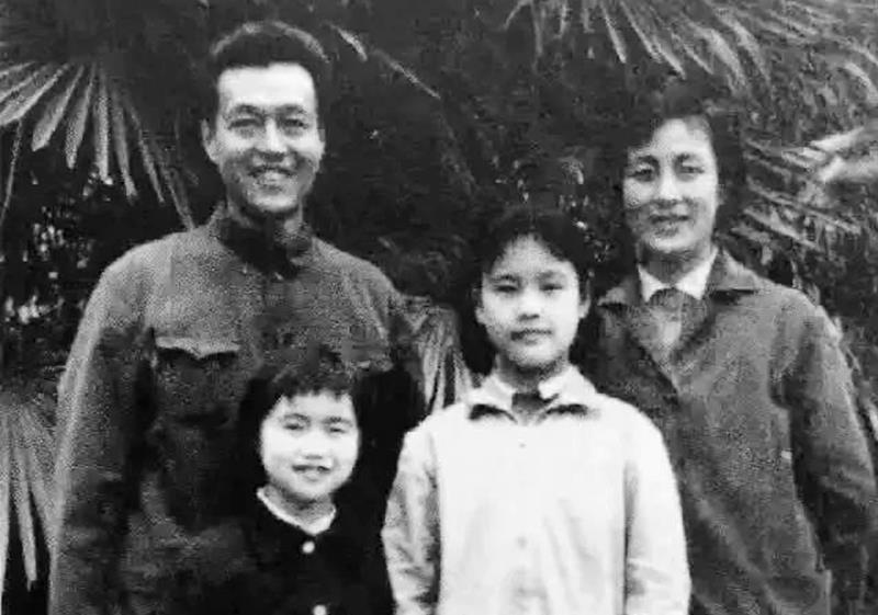 80岁著名艺术家朱曼芳近照曝光,气韵犹存,是达式常首位银幕恋人_电影