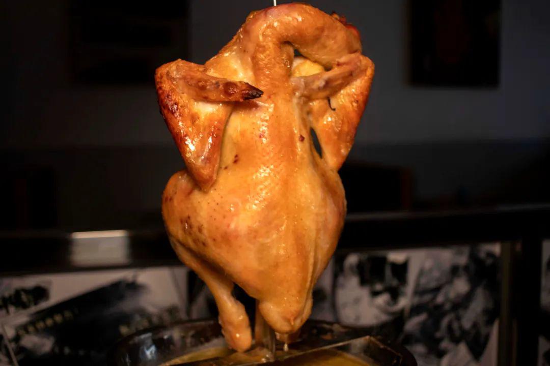 抵食招牌吊烧鸡粤菜23人餐多少人为了这只鸡慕名而来