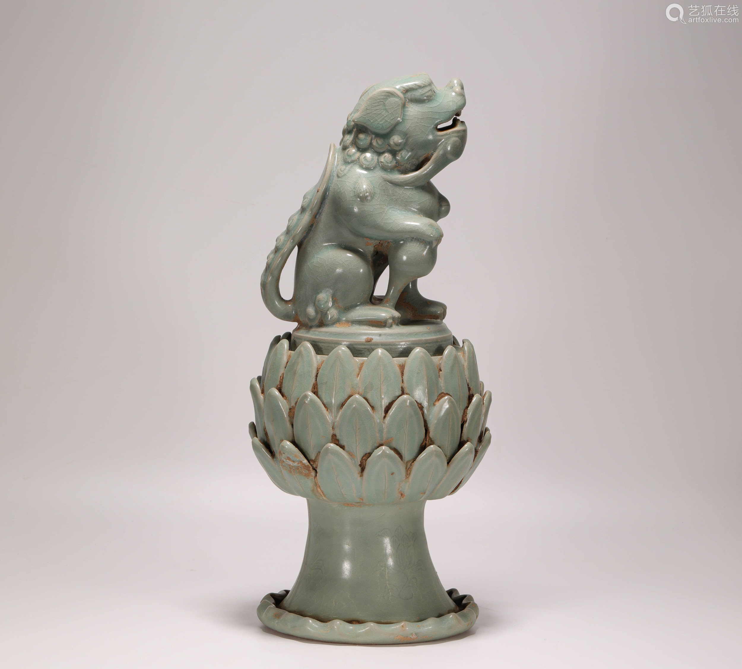 greenkilnbeastcenserfromsong宋代青瓷瑞兽熏炉