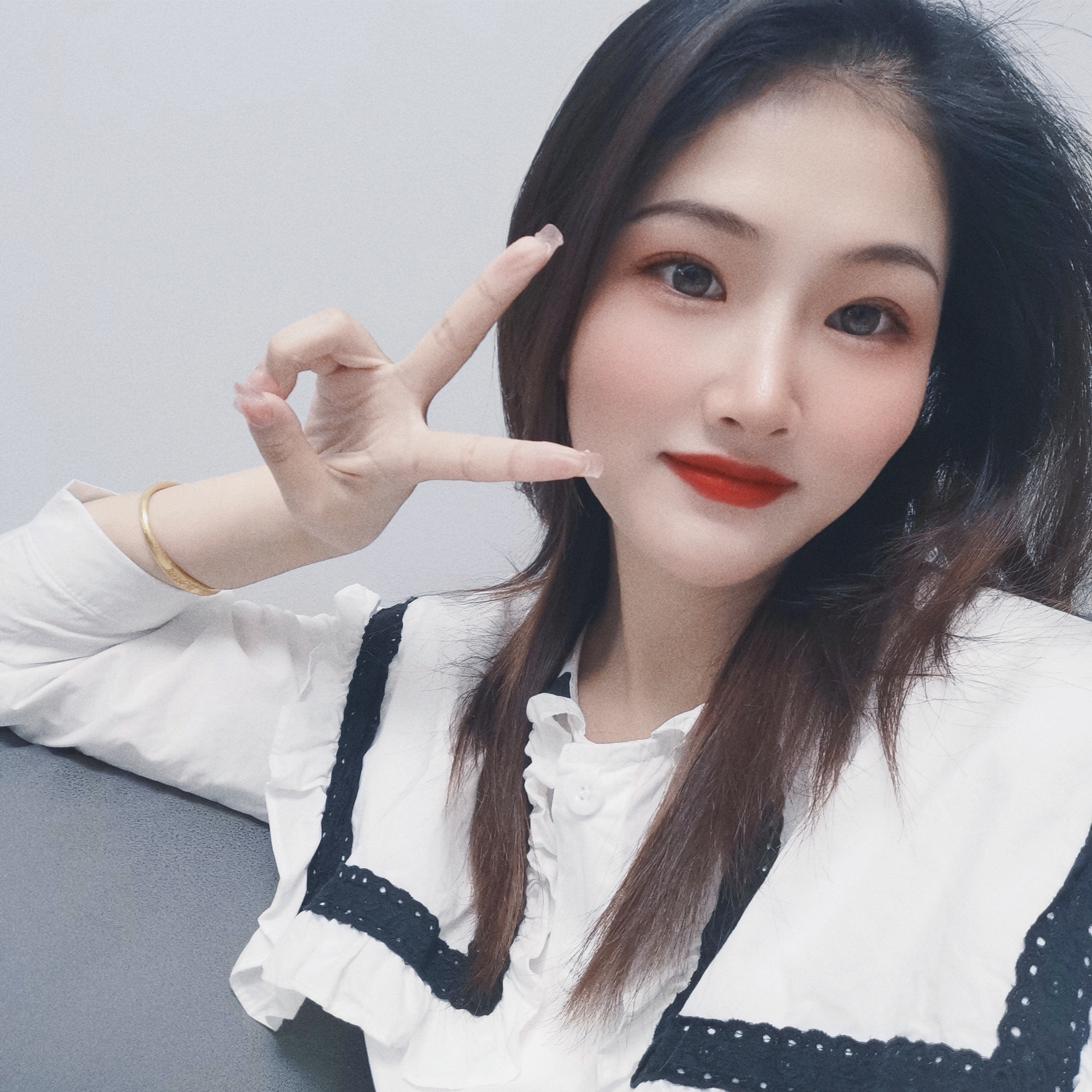 闪耀女生居家自拍