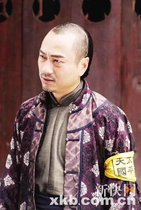 《巾帼枭雄》男主角黎耀祥.