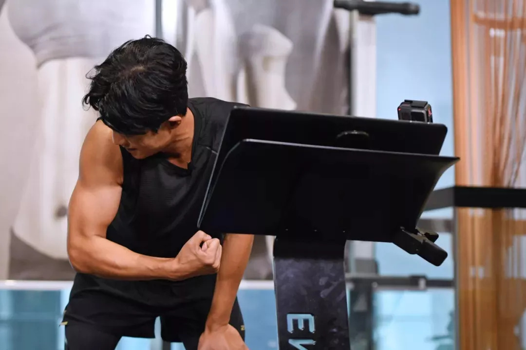 大叔控掀起新标准:要爱只爱"杜淳"精瘦款