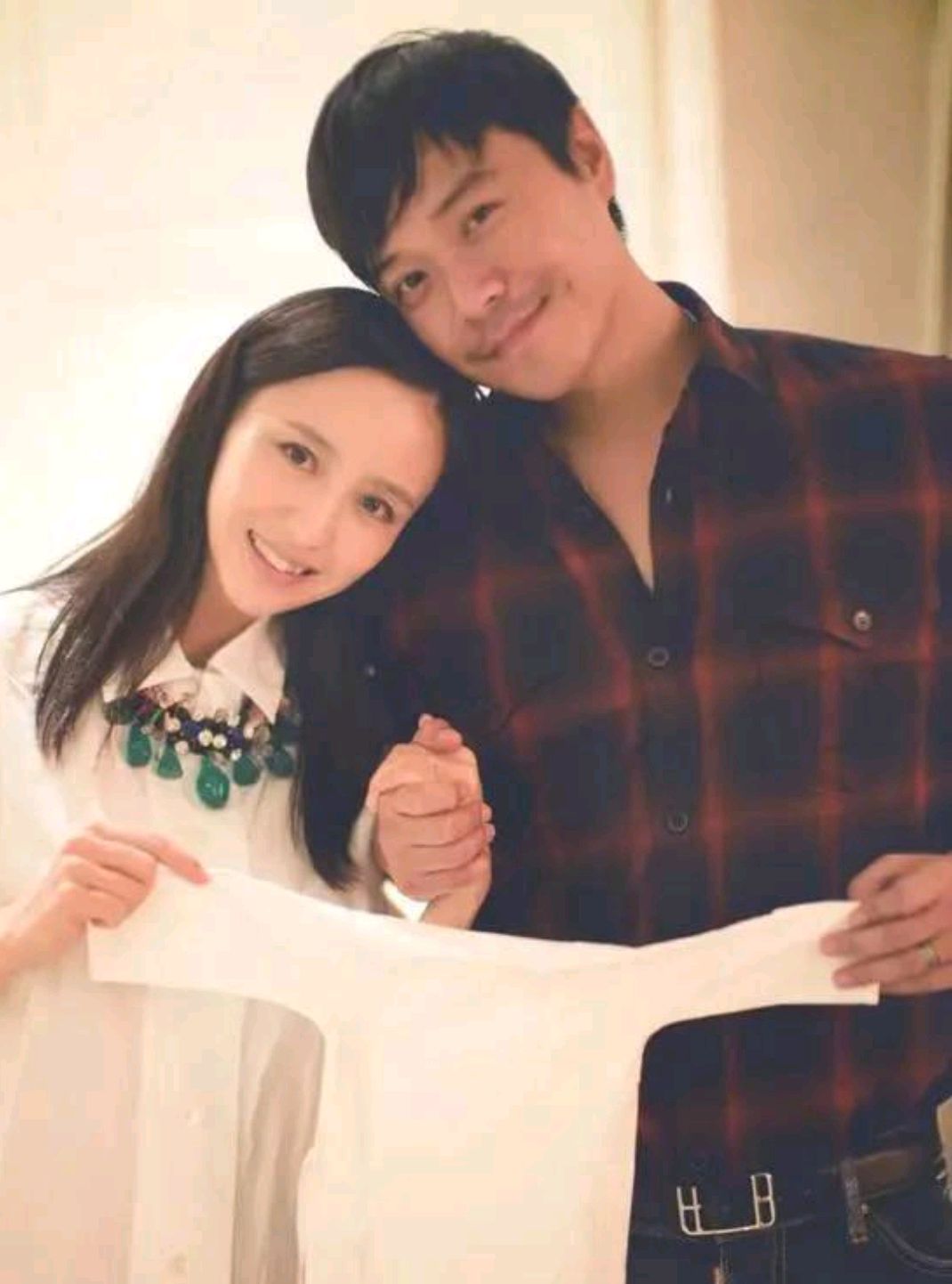 陈思诚卡零点为佟丽娅庆生!还为前妻宣传电影,离婚4年仍不避嫌