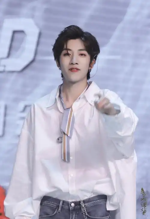 男团比美 时代少年团 vs unine