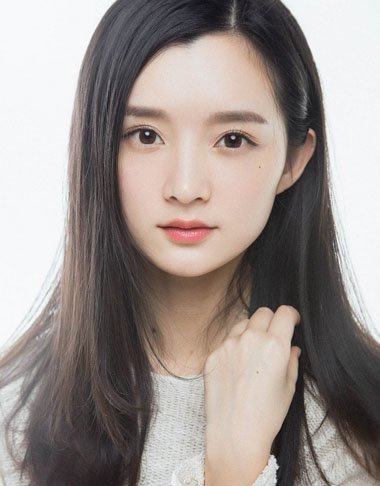 1,侧颜耐看圆脸的女生其实是很耐看的类型,其实很多女生都是这种类型